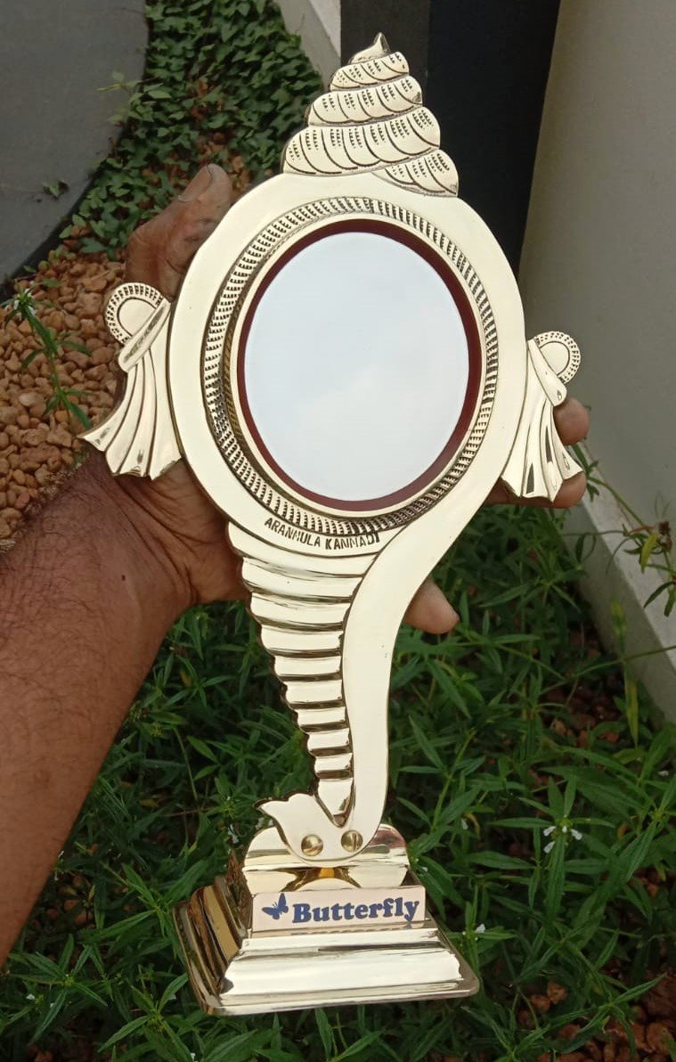 Handmade Aranmula Kannadi Metal Mirror – 4 Inch Peedom Model | Authentic Kerala Handicraft