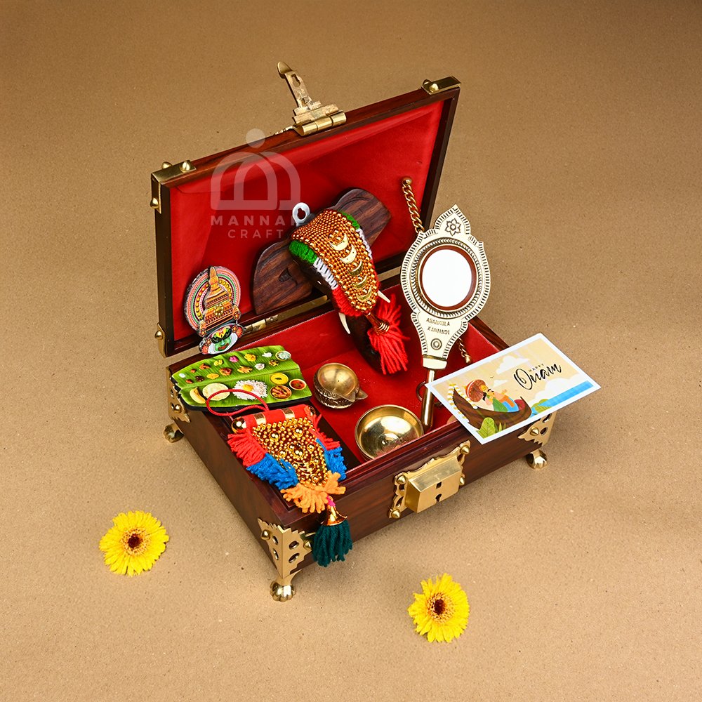 Mannar Craft Onam Combo – Medium Nettoor Petti, Aranmula Vaal Kannadi, Sadhya Fridge Magnet, Elephant Head with Nettipattam, Kuber Diya set, Brass Uruli pair, Kathakali Fridge magnet & Keychain