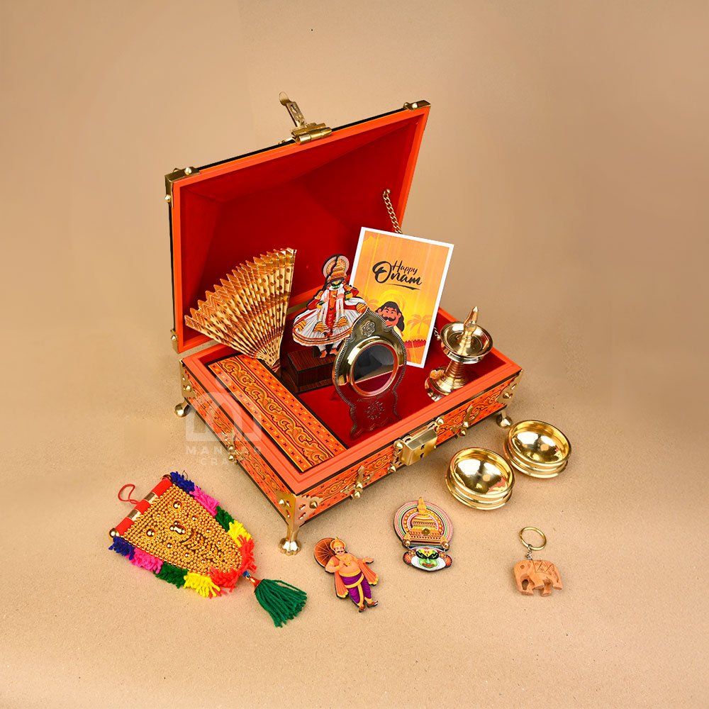 Mannar craft onam combo gift set with big nettoor petti, aranmula kannadi, brass uruli, kathakali figurine, nilavilakku, thiru udayada, 2 fridge magnets and elephant keychain