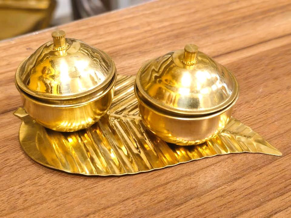 Brass Neem Leaf Sindoor Box – Set of 5 | Traditional Kumkum Cheppu for Pooja, Wedding & Return Gift