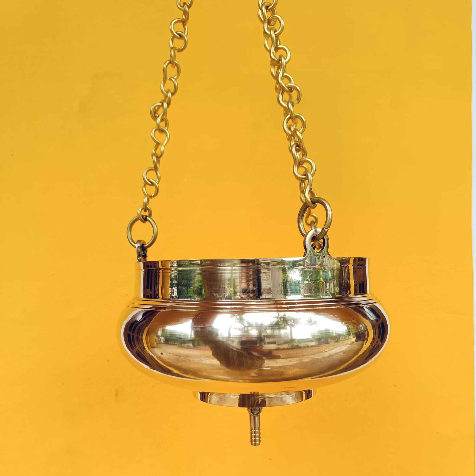 Handcrafted Brass Dhara Pot for Ayurveda Shirodhara Therapy – Traditional Design, Antique Finish