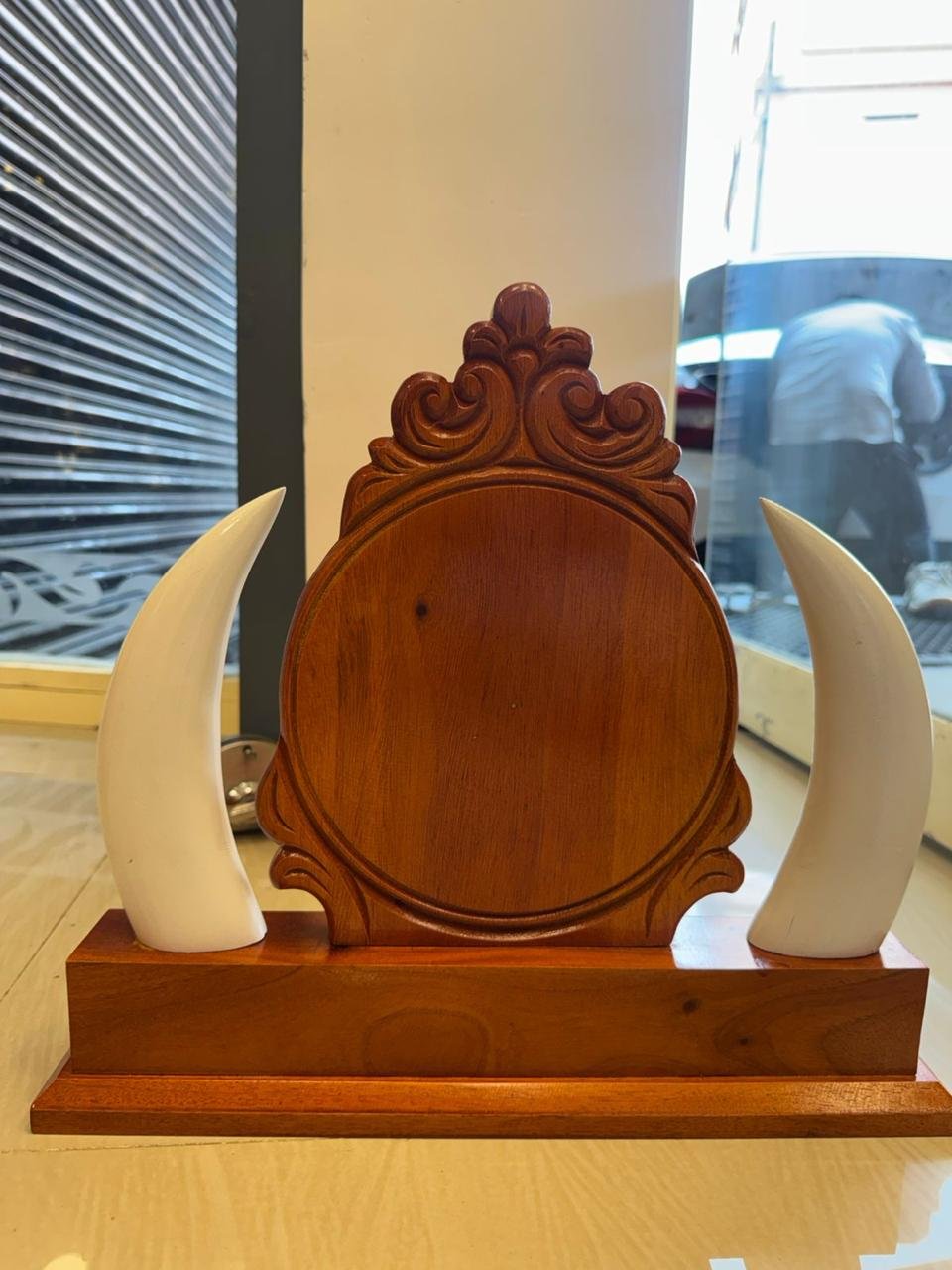 Premium Mahogany Wood Tusk Round Memento – 35 cm Handcrafted Elephant Tusk-Inspired Wooden Trophy | Cultural Award & Decorative Gift by Mannar Craft