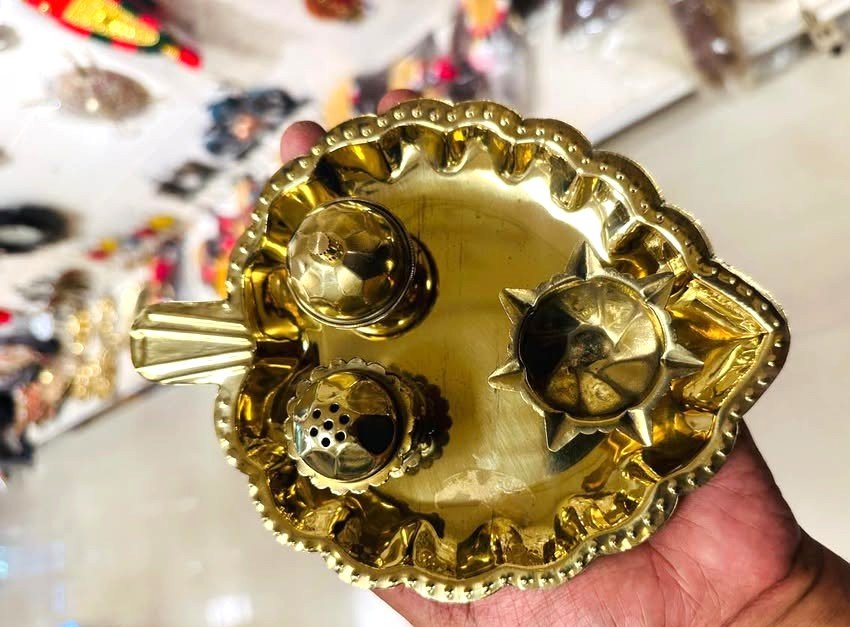 Brass Pooja Thali Set with Leaf-Shaped Base, Kumkum Box, Diya & Agarbatti Stand – Traditional Hindu Worship Plate for Pooja, Festivals & Home Decor