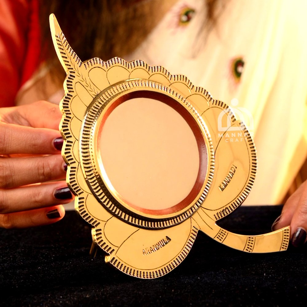 Aranmula Kannadi Metal Mirror - Alila Model with Back Stand | Kerala Heritage Handicraft (3 Inch Mirror Dia)