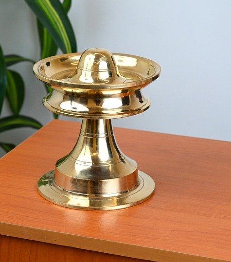 Handmade Brass Vilakku with Unique Mottu Design | Traditional Brass Oil Lamp for Temple & Home Pooja | 8 Inch Heavy Brass Deepam