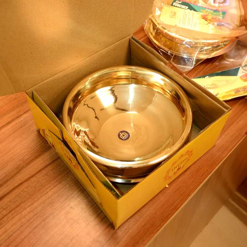 Mannar Craft Onam 10 Inch Combo - Brass Polished Uruli with Box, Cover, Gifting Card & Gift Voucher - Perfect Traditional Gift Set