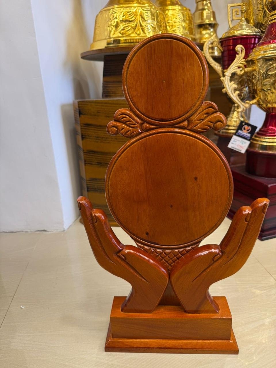 Premium Mahogany Wood D Round Memento – 50 cm Handcrafted Wooden Award Trophy | Elegant Corporate Gift & Home Decor by Mannar Craft