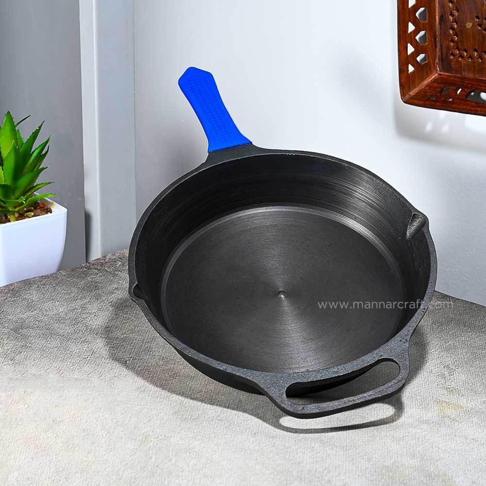 Pre-Seasoned Cast Iron Skillet - Compatible with Gas Stove, Induction, Oven - 10 Inch Premium Quality