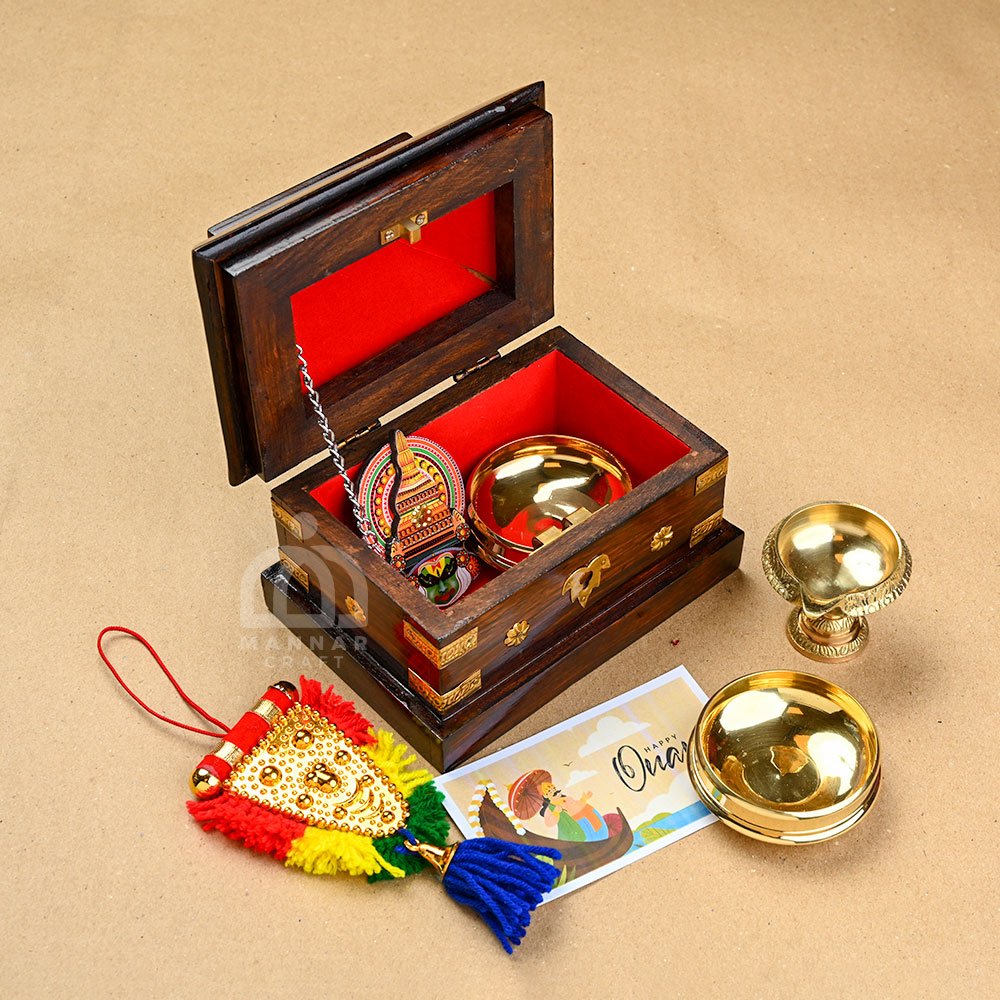Mannar Craft Onam Combo – Jewel Box, Brass Kuber Diya, 2 brass Uruli, Nettipattam & Kathakali Fridge Magnet
