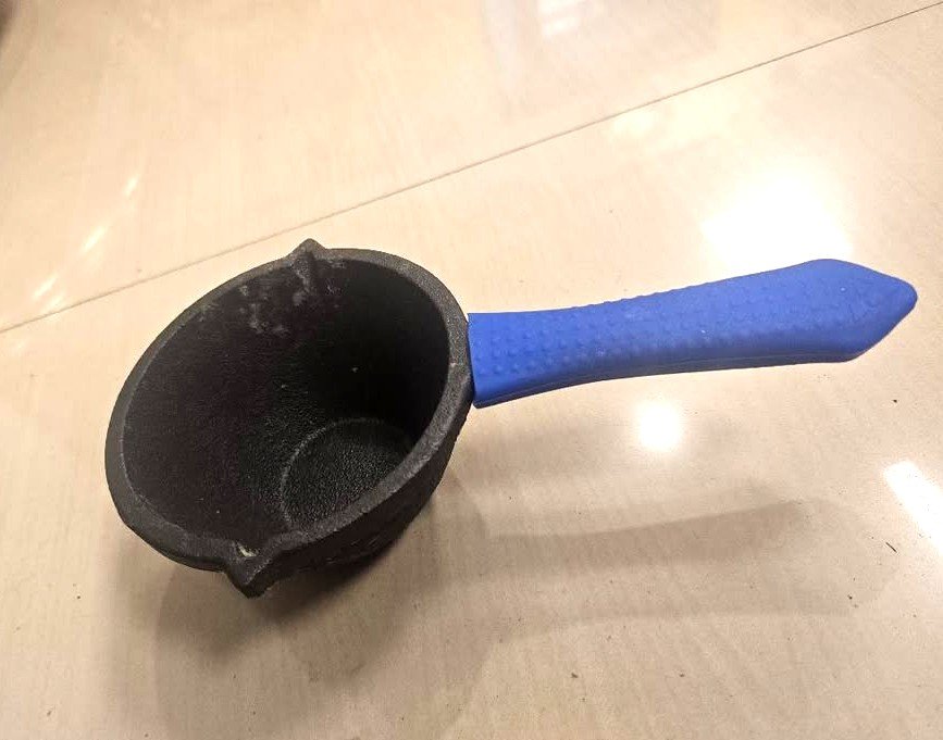 Pre-Seasoned Cast Iron Small Tadka Pan – 4.5 Inch Diameter with Silicone Handle | Durable Kitchen Essential