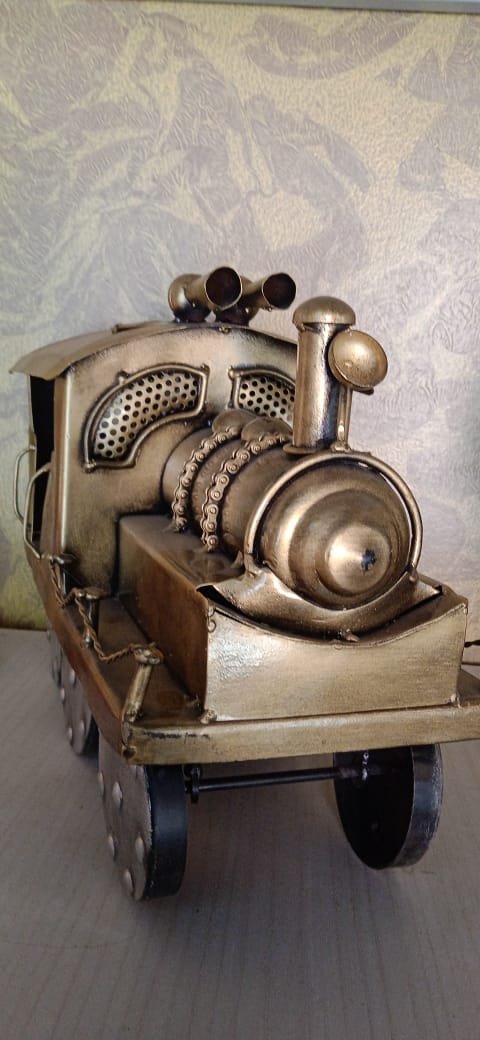 TRAIN ENGINE PEN HOLDER 