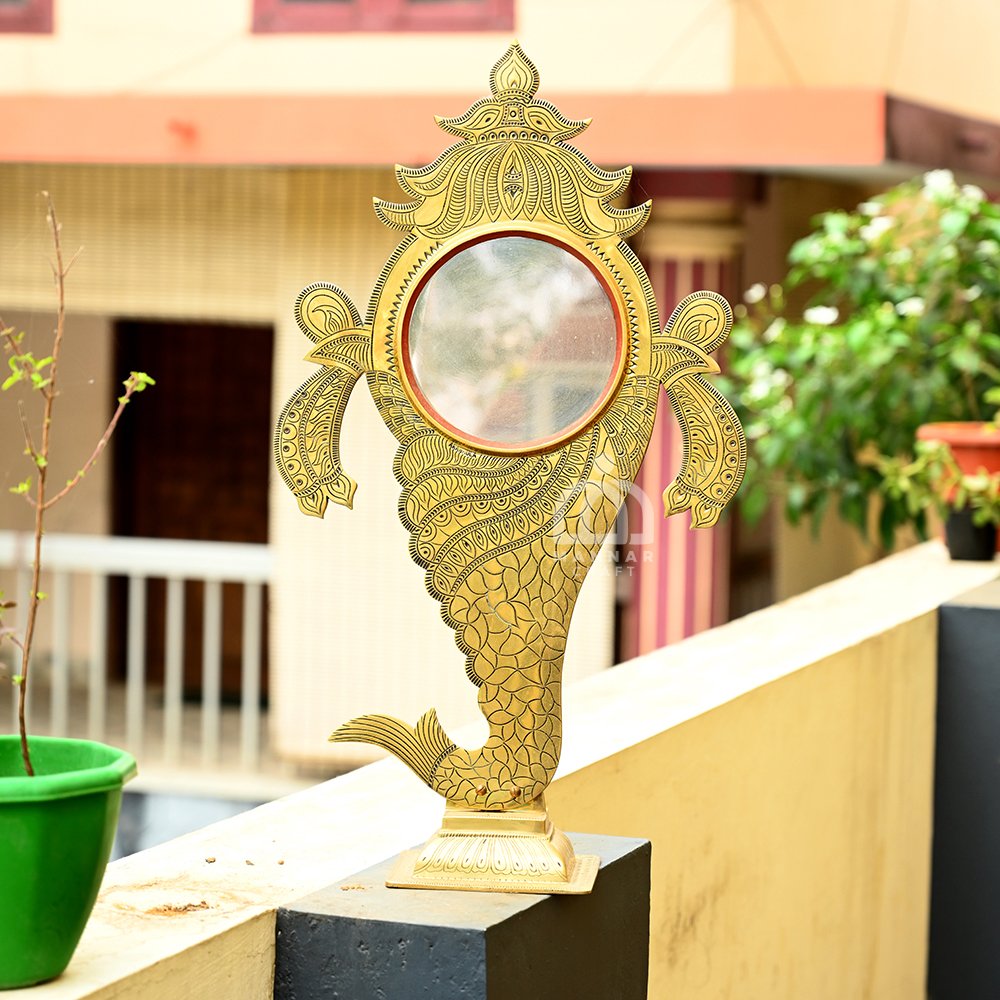 Aranmula Kannadi – Shank Peedom Model Metal Mirror (6-Inch Mirror Diameter)